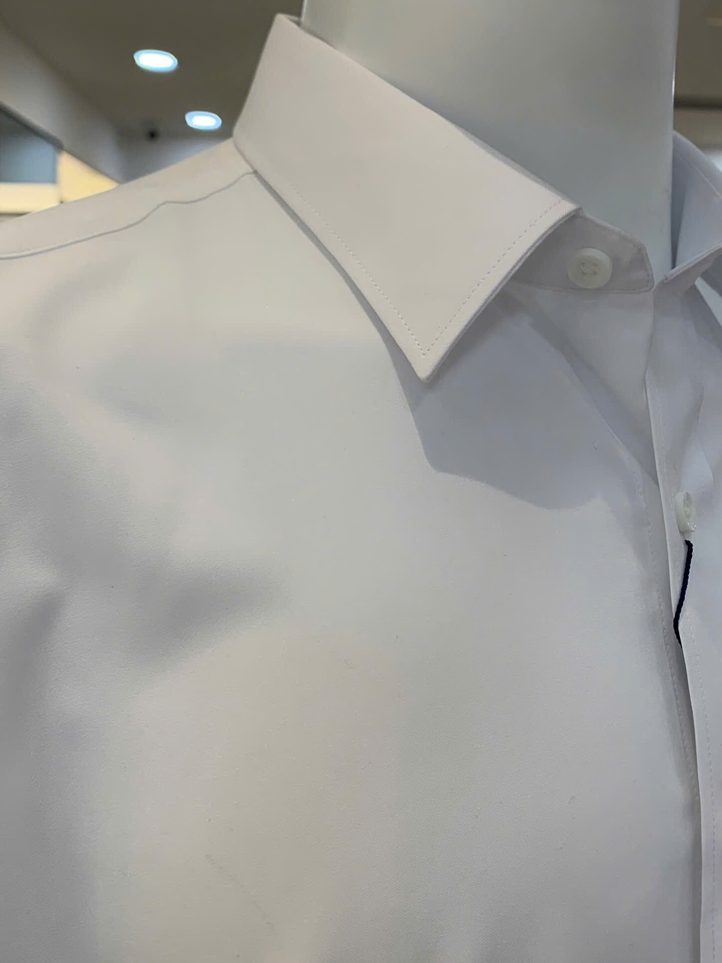 ÁO SƠ MI TRẮNG NGẮN TAY NANO CÓ TÚI AB250403NT