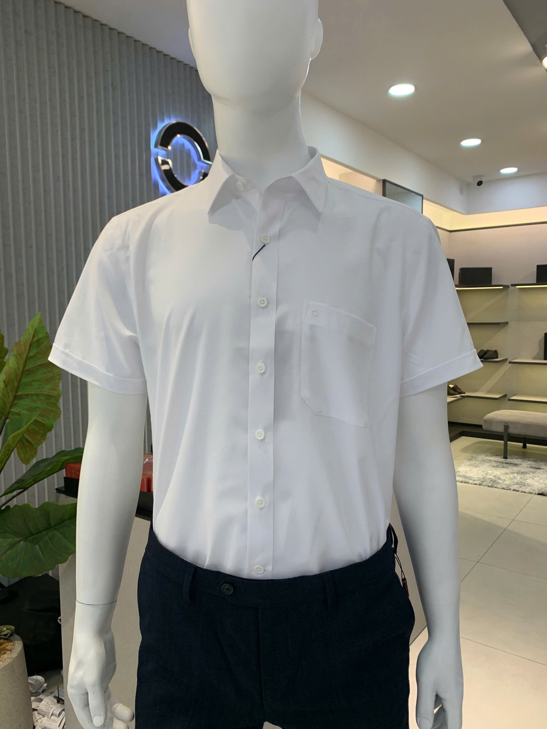 ÁO SƠ MI TRẮNG NGẮN TAY NANO CÓ TÚI AB250403NT