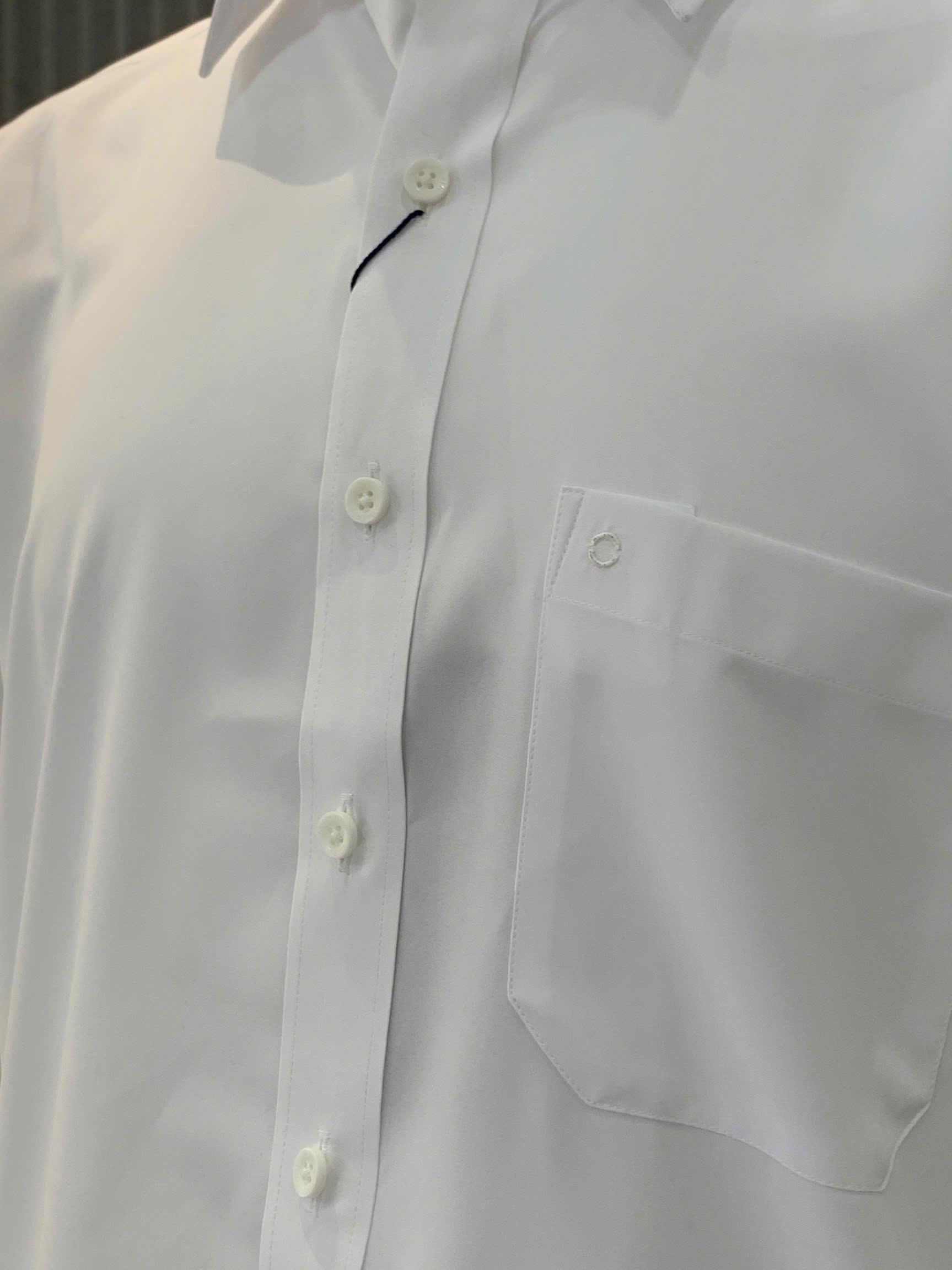 ÁO SƠ MI TRẮNG NGẮN TAY NANO CÓ TÚI AB250403NT