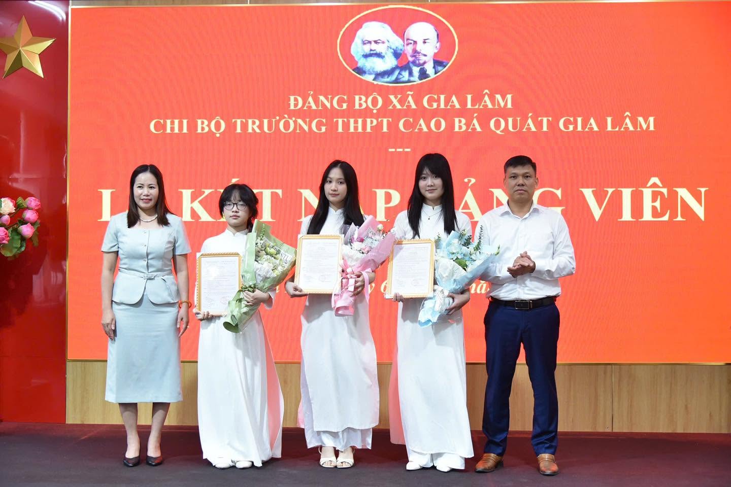 3 HỌC SINH ƯU TÚ CỦA TRƯỜNG ĐƯỢC KẾT NẠP ĐẢNG