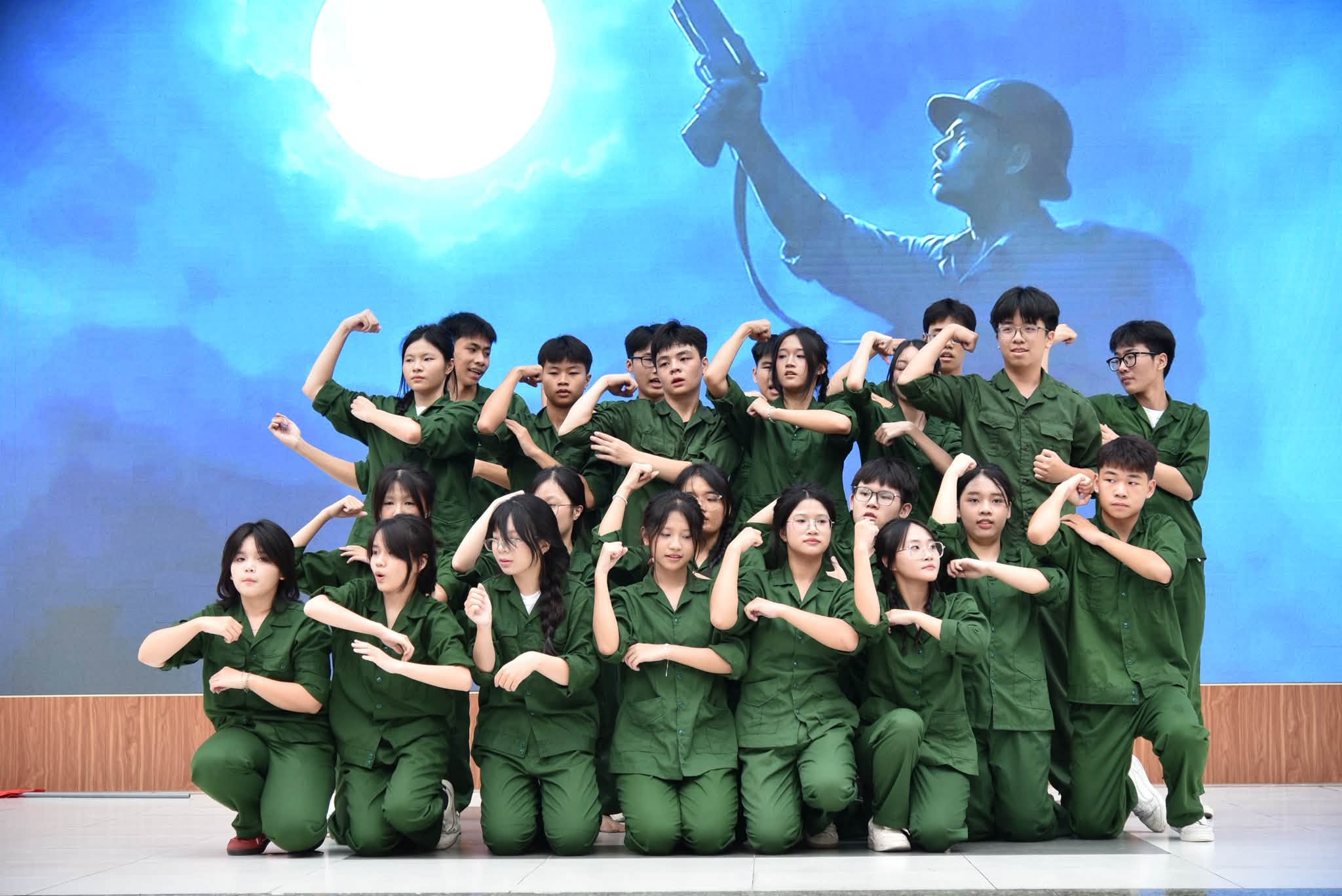 TRƯỜNG THPT CAO BÁ QUÁT – GIA LÂM: TỰ HÀO TRUYỀN THỐNG, TIẾP LỬA TÌNH YÊU QUÊ HƯƠNG, ĐẤT NƯỚC