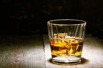 Whiskey là vàng ngọc và lục bảo