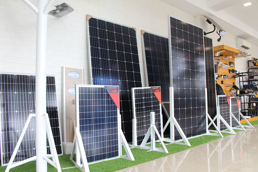 tam-pin-nang-luong-mat-troi-gia-bao-nhieu-cap-nhat-chi-phi-bang-so-sanh-chi-tiet