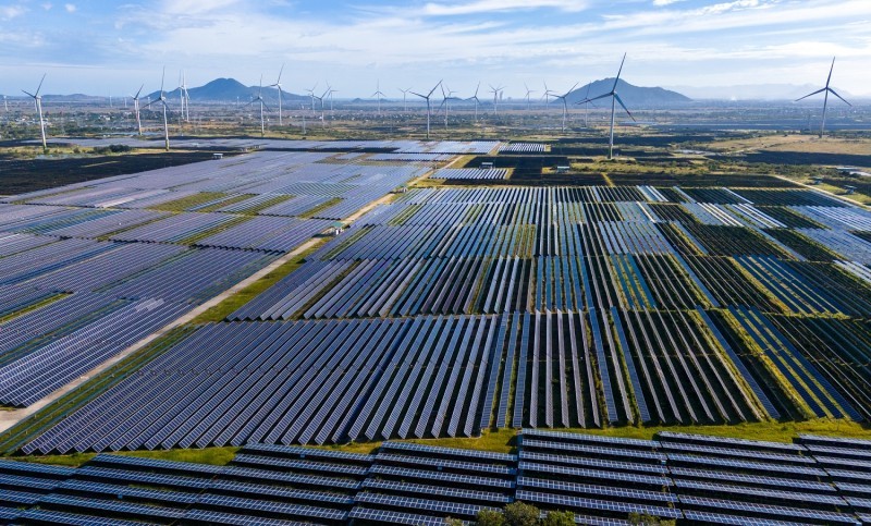 Chính Sách Mới Về Điện Năng Lượng Mặt Trời 2025 – Cập Nhật Đầy Đủ Cho Hộ Gia Đình Và Doanh Nghiệp