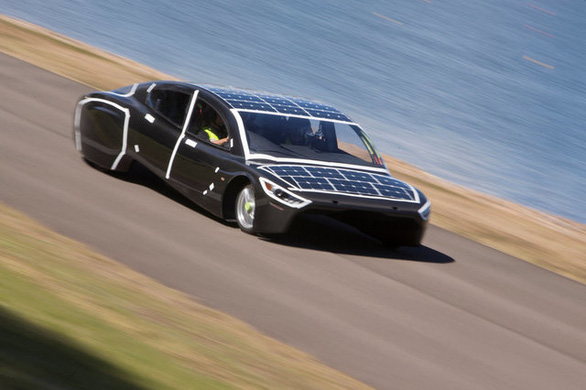 Những chiếc xe chạy bằng pin năng lượng mặt trời độc đáo