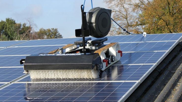Robot vệ sinh pin năng lượng mặt trời – Tối ưu hiệu suất, tiết kiệm chi phí bảo trì
