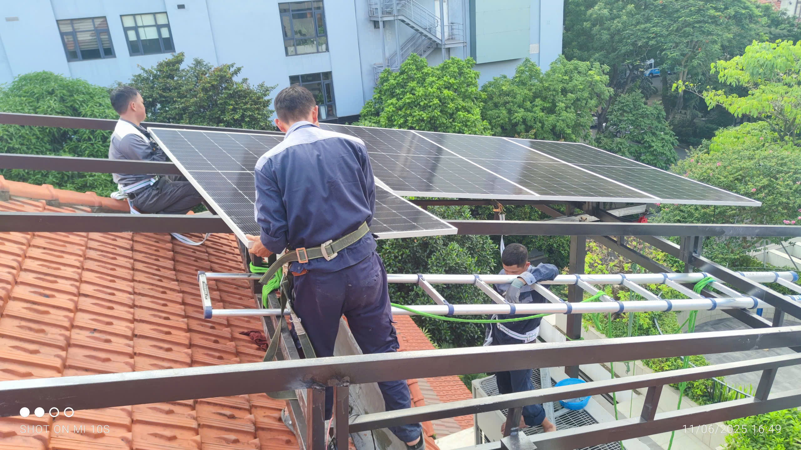 Những Lưu Ý Quan Trọng Khi Làm Việc Với Nhà Thầu Thi Công Điện Mặt Trời
