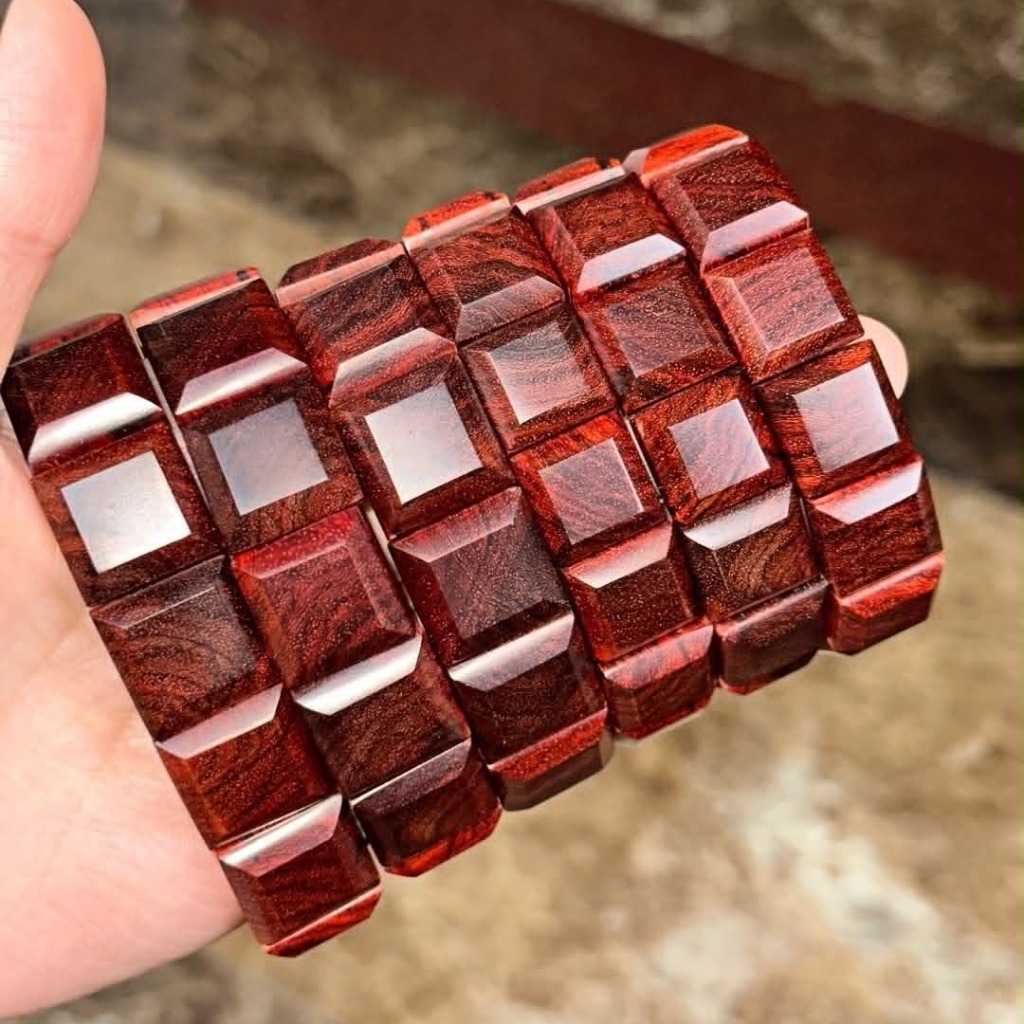 Vòng Gỗ Tử Đàn Ấn Độ Bản Vuông 18mm Vip