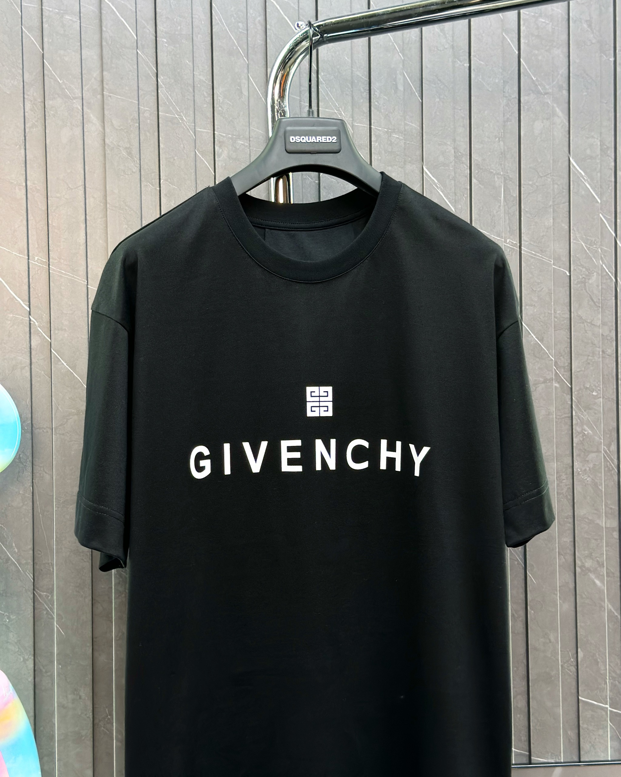 Áo T-shirt Givenchy logo chữ trắng ngực Like Auth on web | TANYA