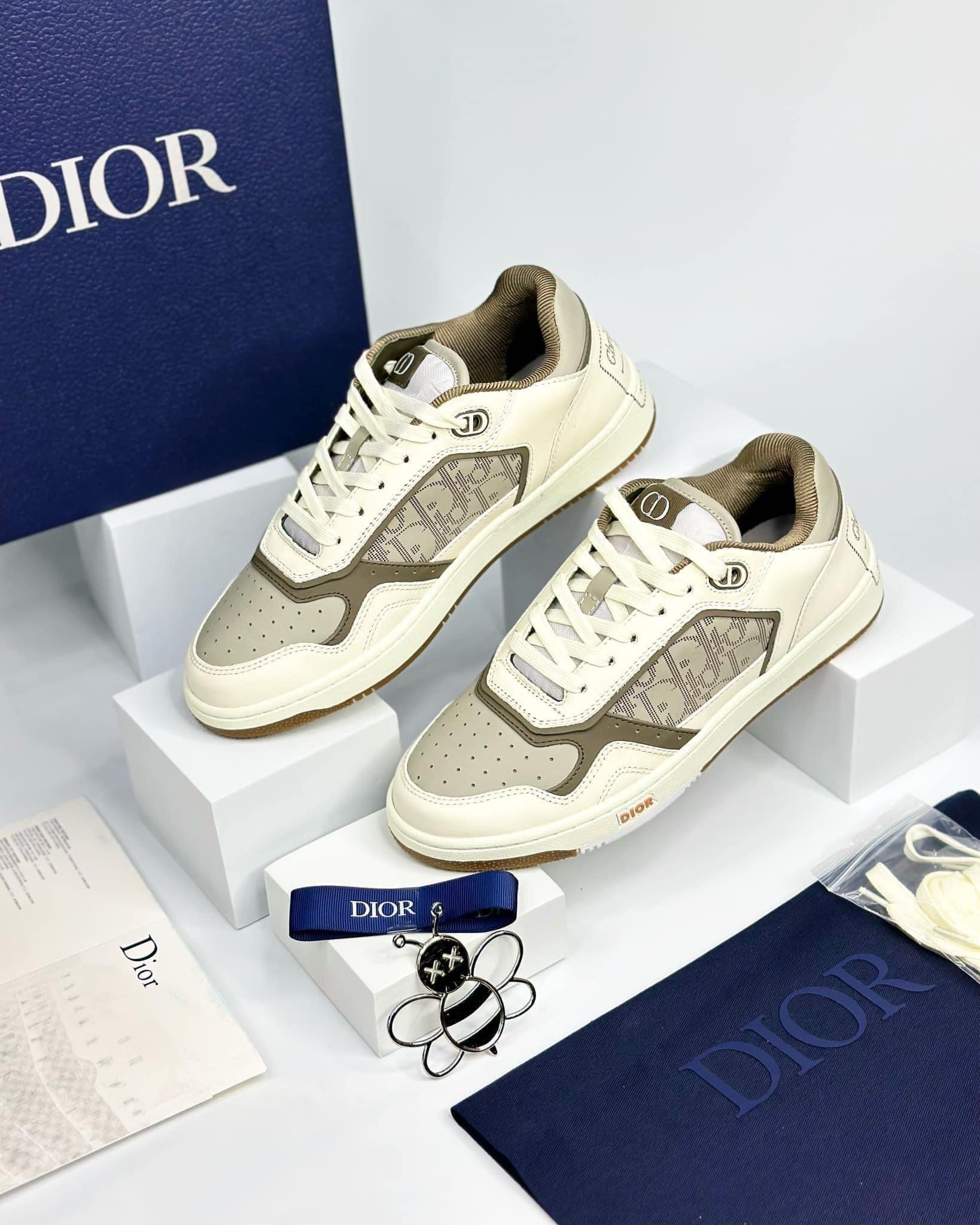 Giày Dior có giá bán như thế nào Cập nhật các mẫu giày Dior đẹp nhất tại  Shopgiayreplica  Megateen  Kênh thông tin đa chiều về giới trẻ