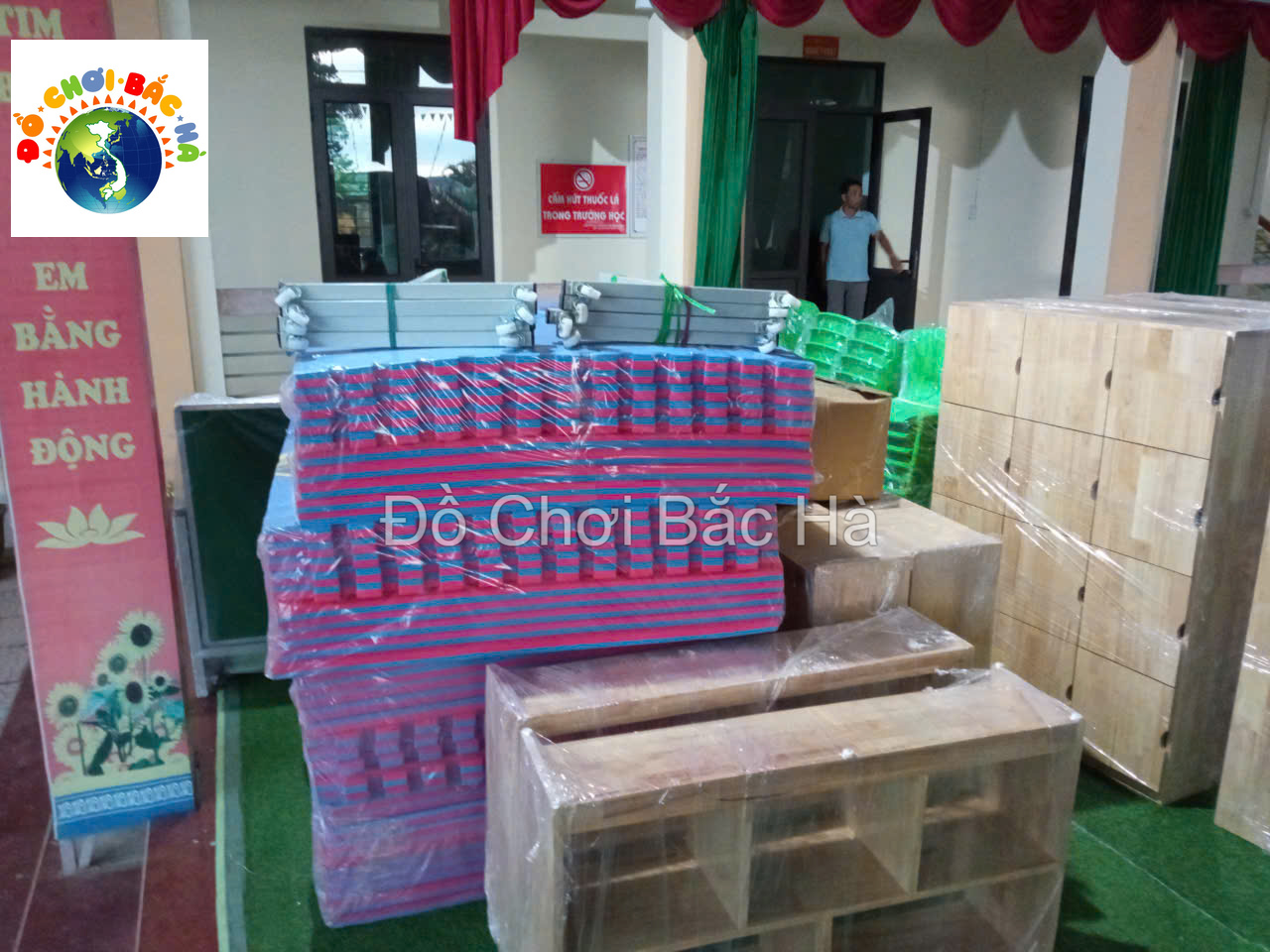 do-choi-bac-ha-cung-cap-thiet-bi-phong-hoc-tai-thanh-pho-hoa-binh-hanh-trinh-gop