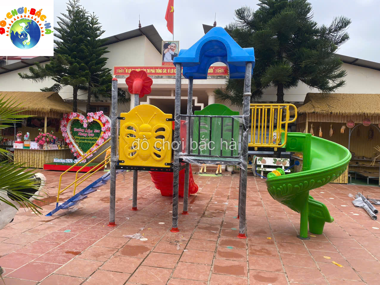 do-choi-bac-ha-hoan-thanh-lap-dat-san-choi-trong-nha-va-ngoai-troi-tai-truong-ma