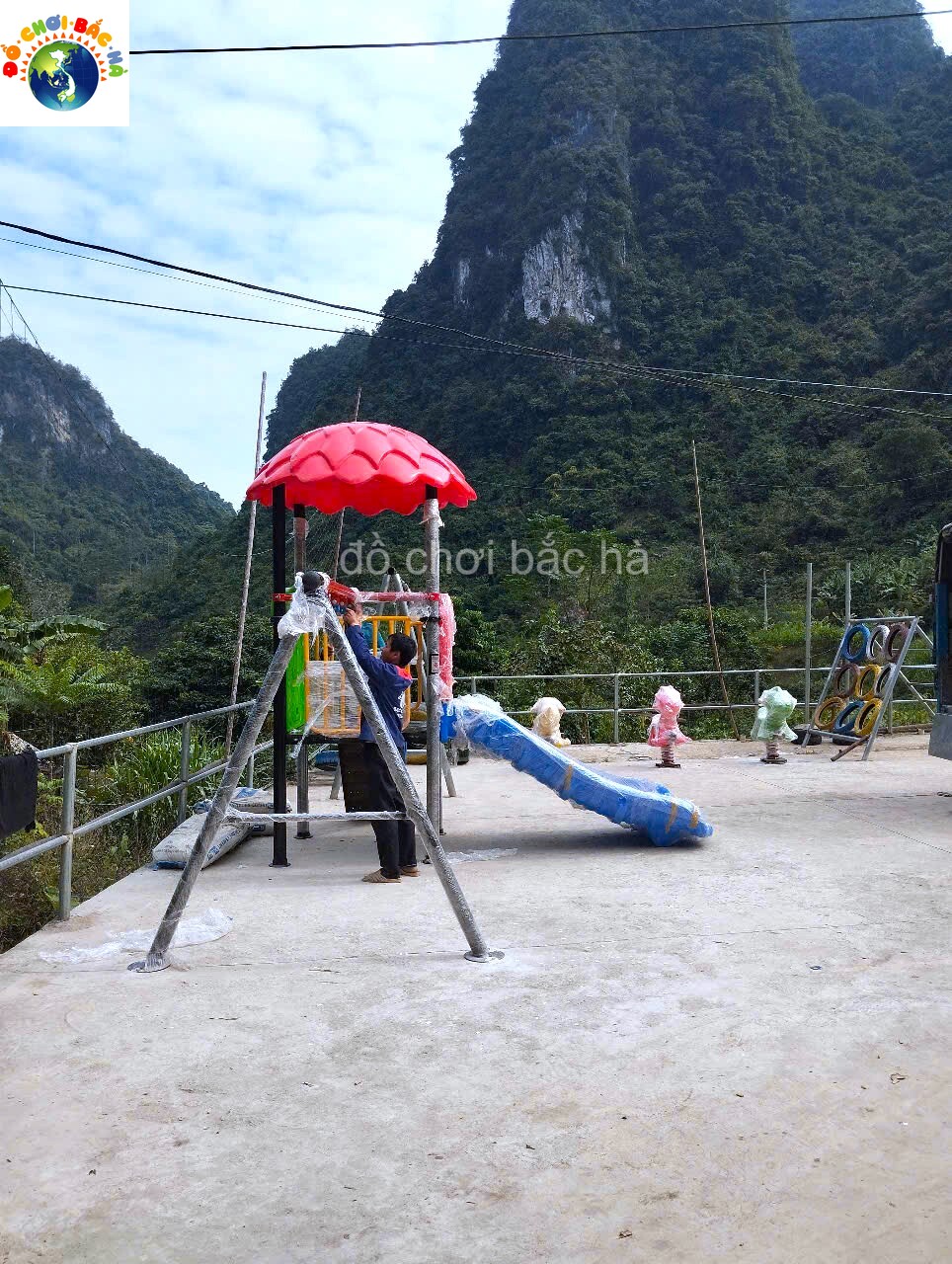 do-choi-bac-ha-mang-nu-cuoi-den-voi-tre-em-xa-hong-viet-hoa-an-cao-bang