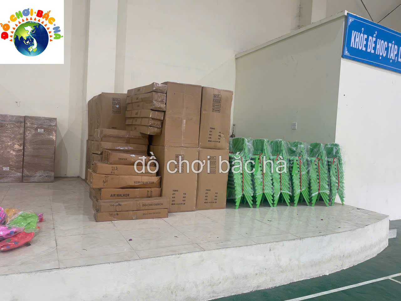cung-cap-thiet-bi-phong-hoc-san-choi-trong-nha-tai-lien-mac-me-linh-ha-noi