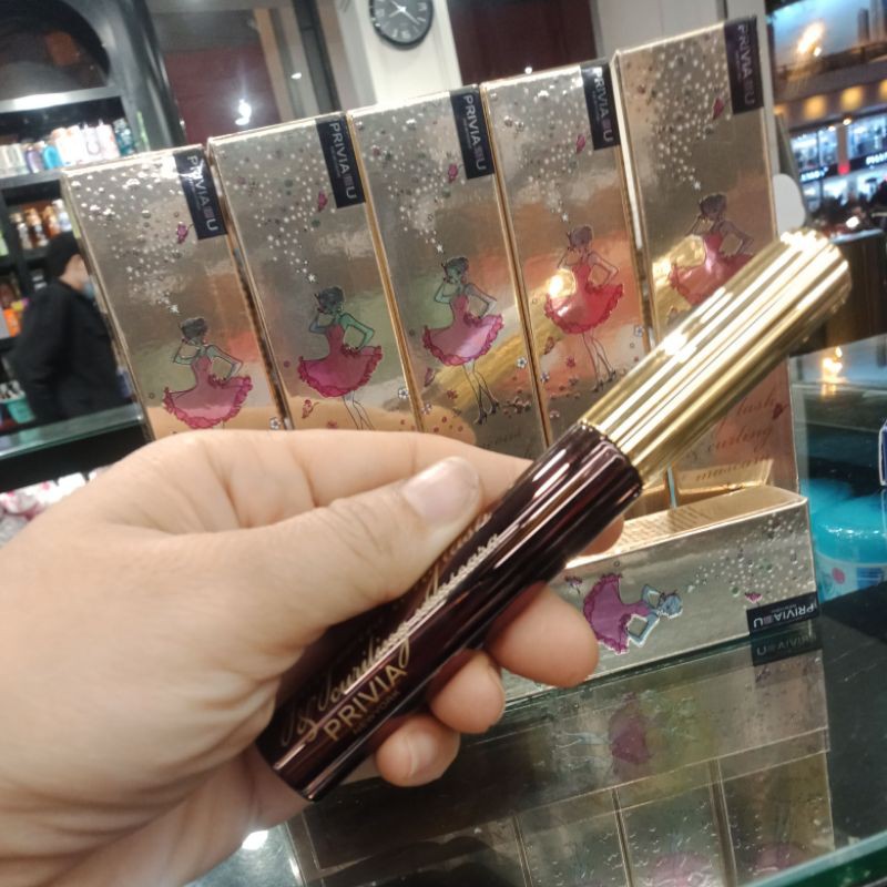 Chuốt mi Privia làm dày và cong mi