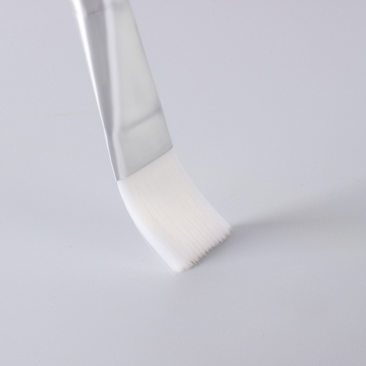 Chổi đắp mặt to cán đen + trắng