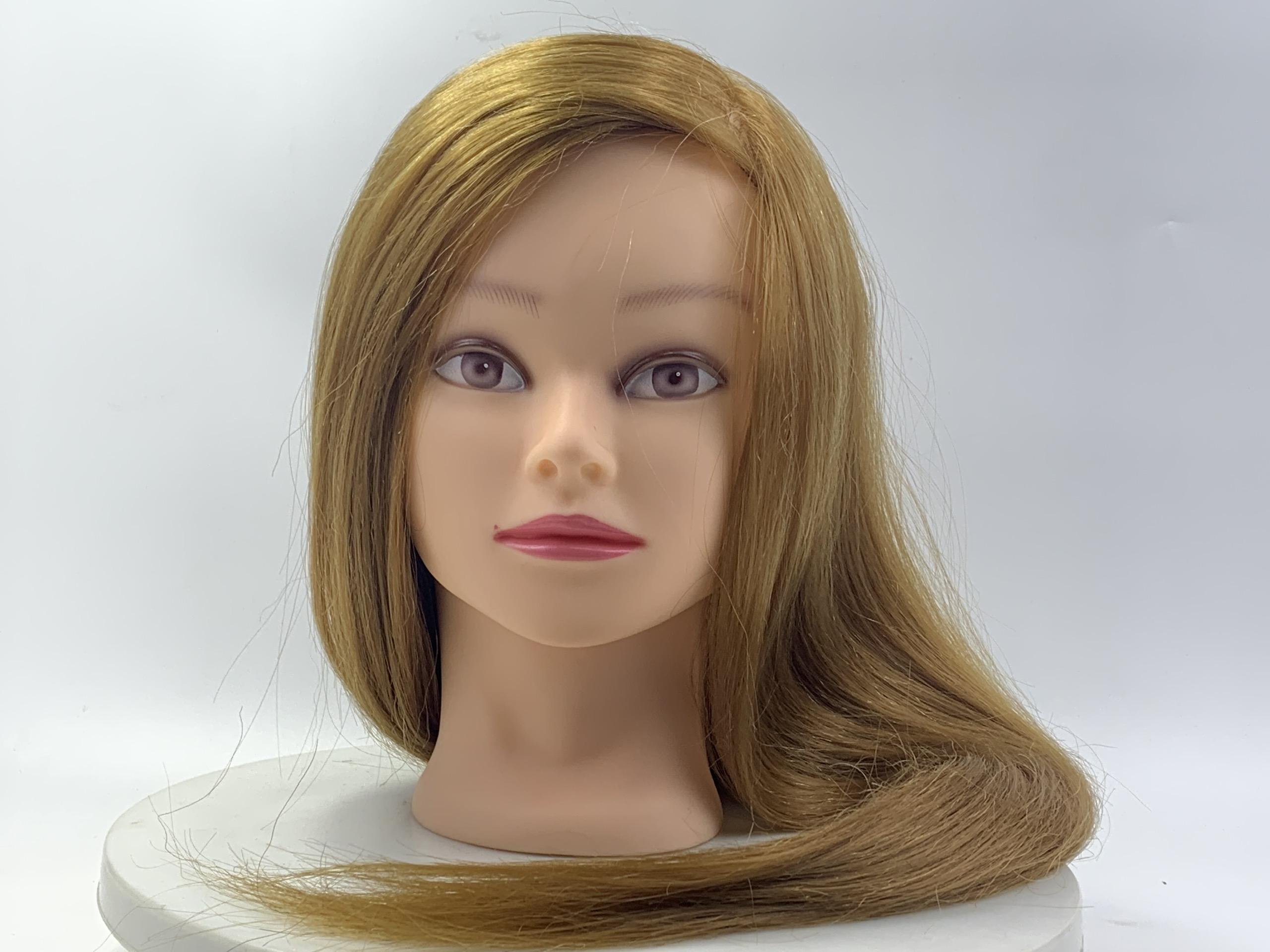 Đầu manocanh học cắt tóc màu vàng