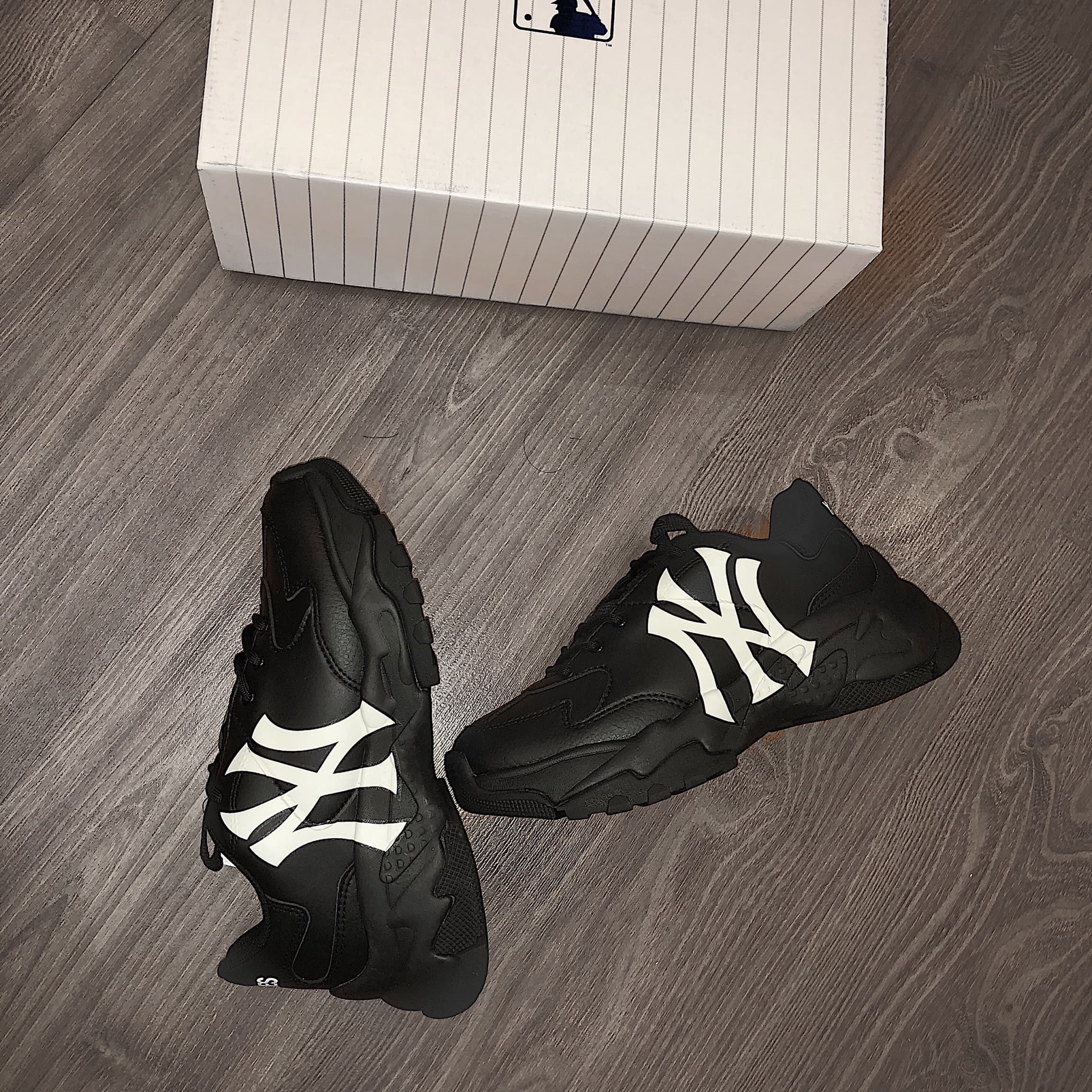 Giày MLB NY đen full chữ trắng rep 11 in 3D  Ruby Store