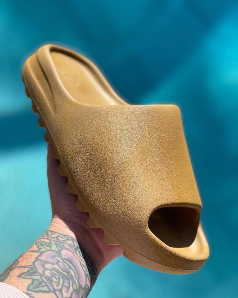 YEEZY SLIDE OCHRE