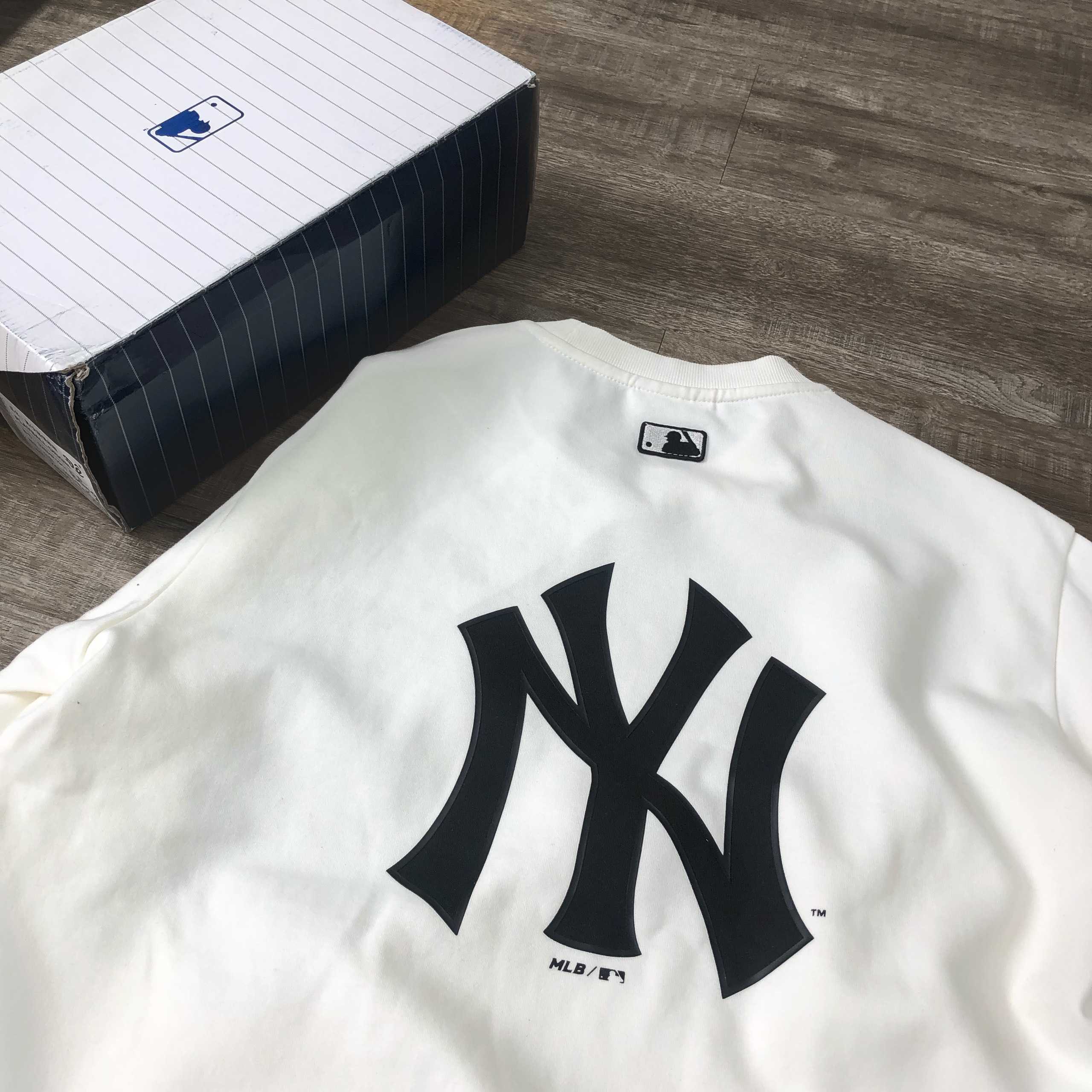 Áo Thun MLB Heart OverFit New York Yankees Black  BIR  MLB Việt Nam