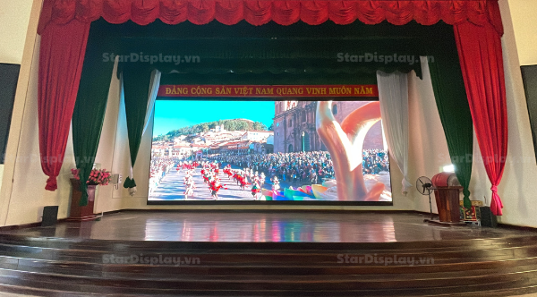 2023/12: Dự án lắp đặt màn hình LED P5 trong nhà tại trường Cao đẳng Công nghiệp Cao su, tỉnh Bình Phước