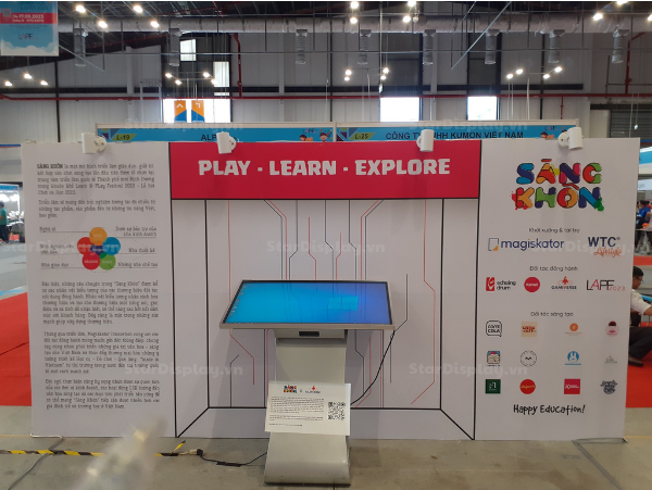 2023/09 : Cho thuê màn hình cảm ứng chân nghiêng tại lễ hội Learn & Play Festival 2023