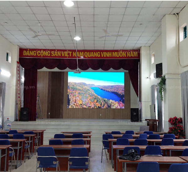 2023/07: Dự án lắp đặt màn hình LED P4 trong nhà tại trường tiểu học Hiệp Tân