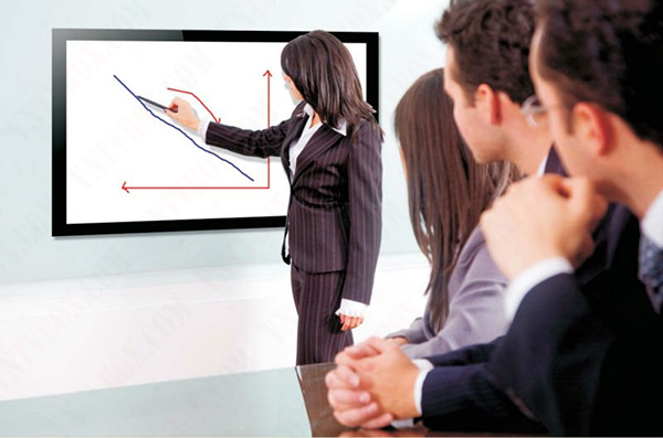 Nên dùng khung tương tác tivi hay bảng thông minh smart board