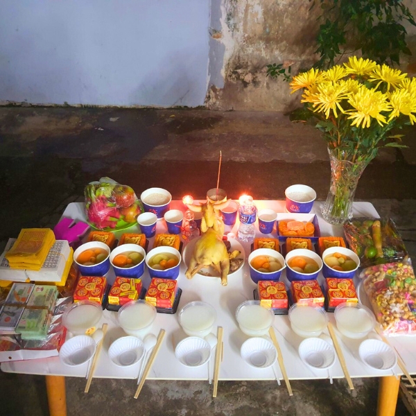 Cúng cô hồn buổi tối