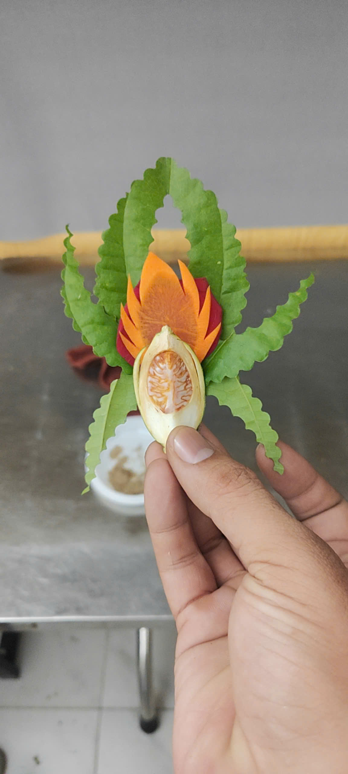 Trầu têm cánh phượng được têm đẹp, đặc sắc trong mâm cúng đầy tháng, thôi nôi theo truyền thống