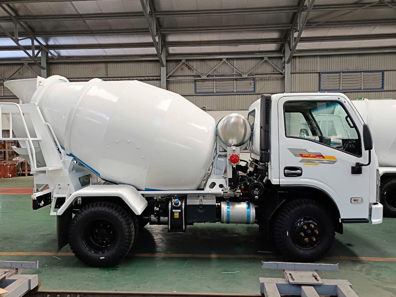 xe-be-tong-hoa-mai-2-3-khoi-doi-2025