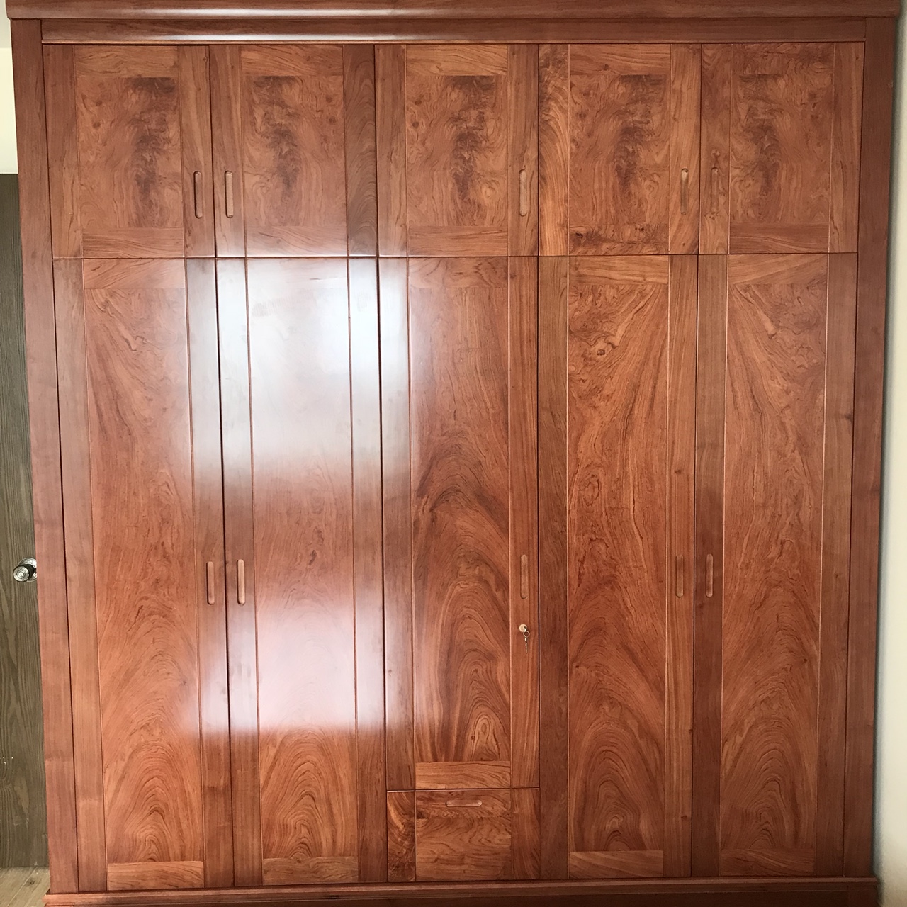 Tủ áo gỗ hương đá