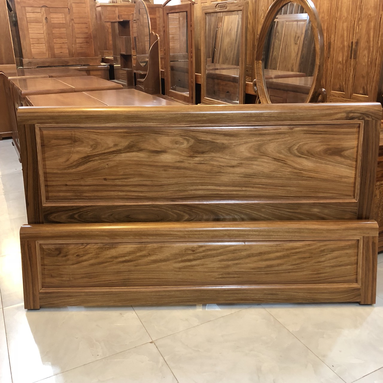 Giường gỗ hương xám