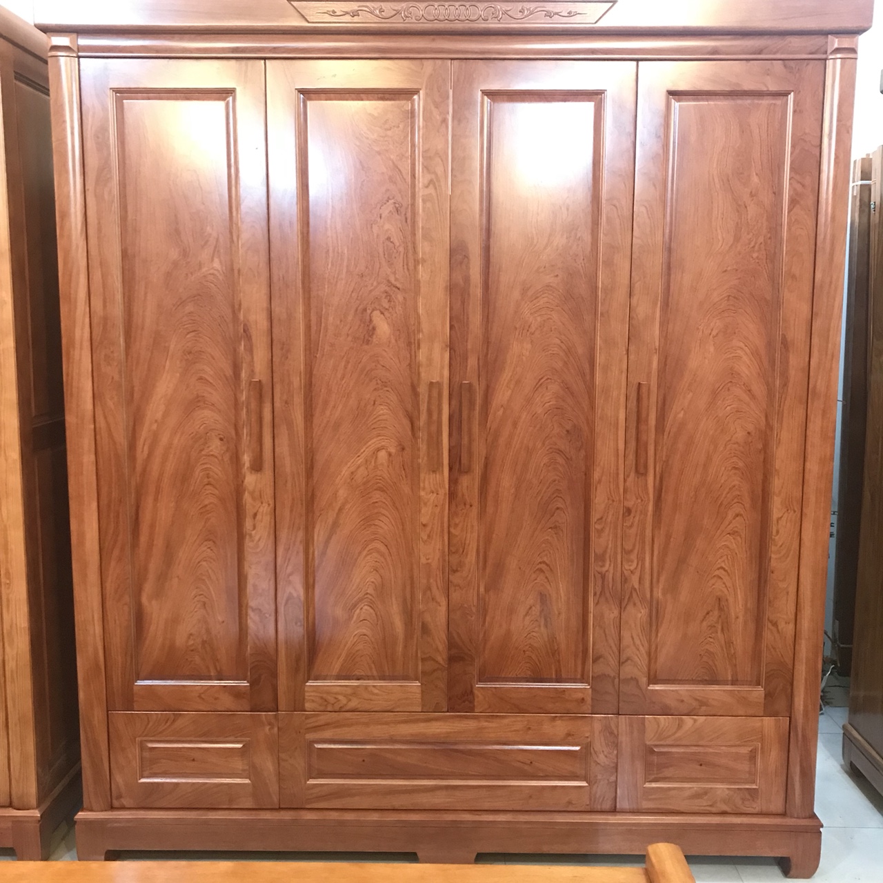 Tủ áo gỗ hương đá