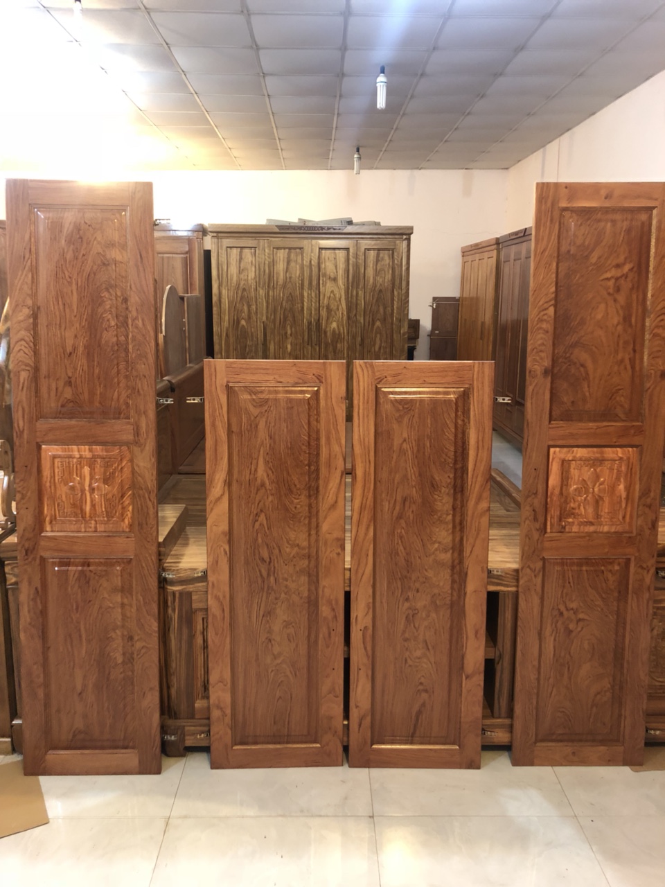 Tủ áo gỗ hương đá