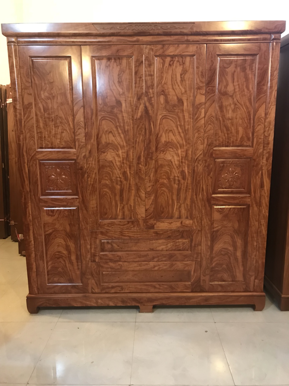 Tủ áo gỗ hương đá