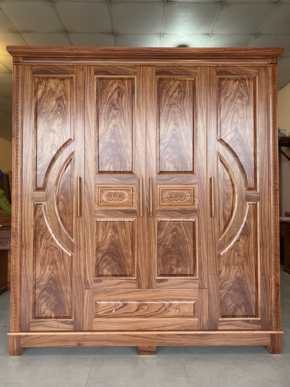 Tủ áo gỗ cẩm paorosa cánh cong