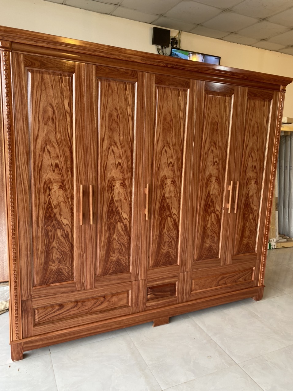 Tủ áo gỗ cẩm - trắc ( Paorosa )