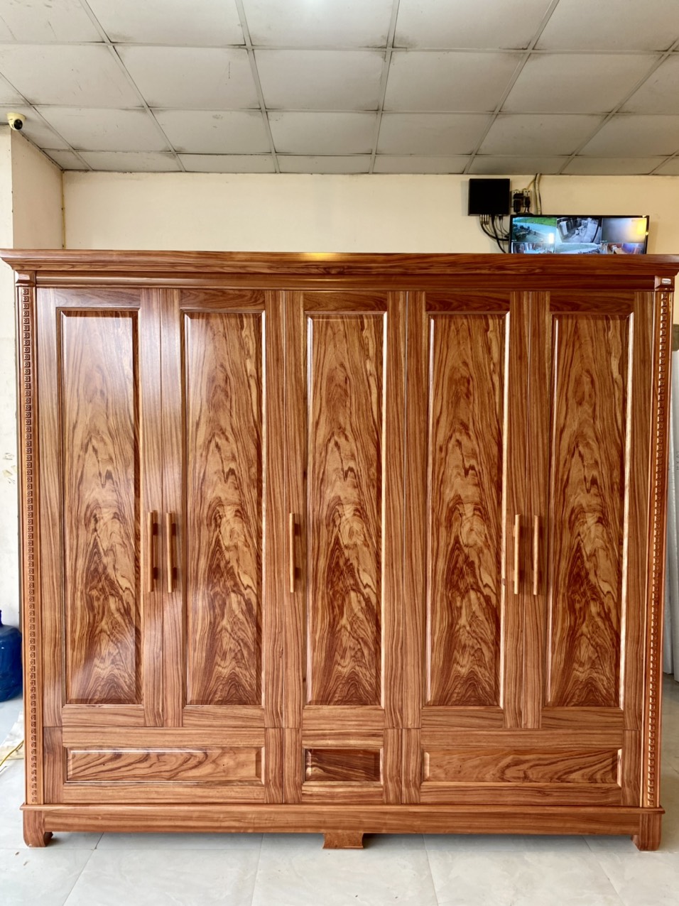 Tủ áo gỗ cẩm - trắc ( Paorosa )