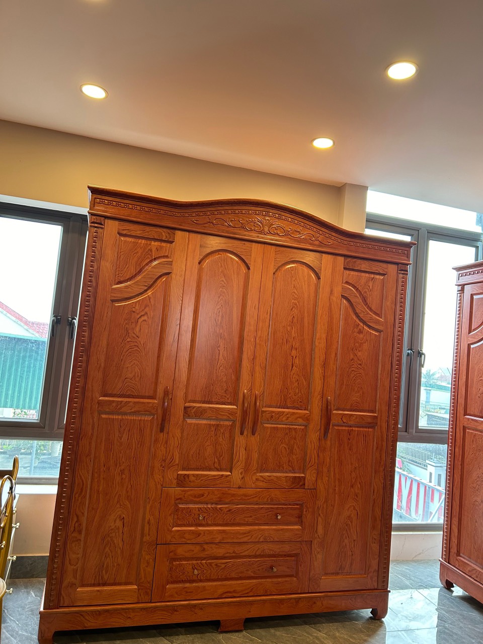 Tủ áo gỗ hương đá tân cổ điển