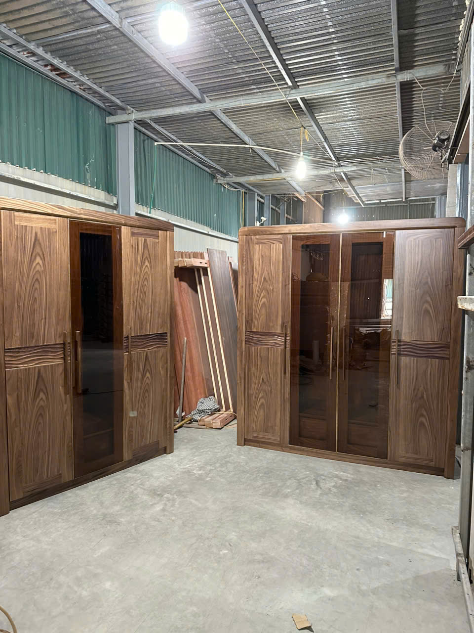 Tủ áo gỗ óc chó