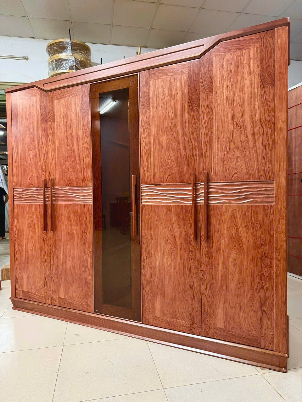 Tủ áo hương đá hiện đại