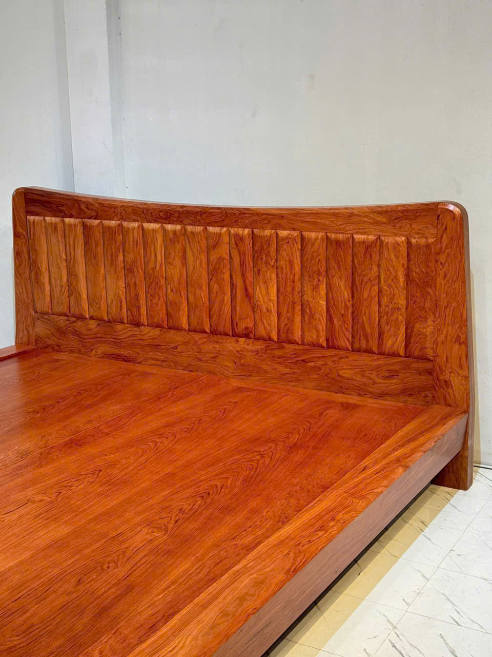 Giường Hương Đá Đục Chân Thuyền