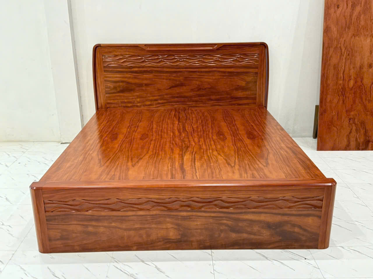 Giường ngủ gỗ cẩm