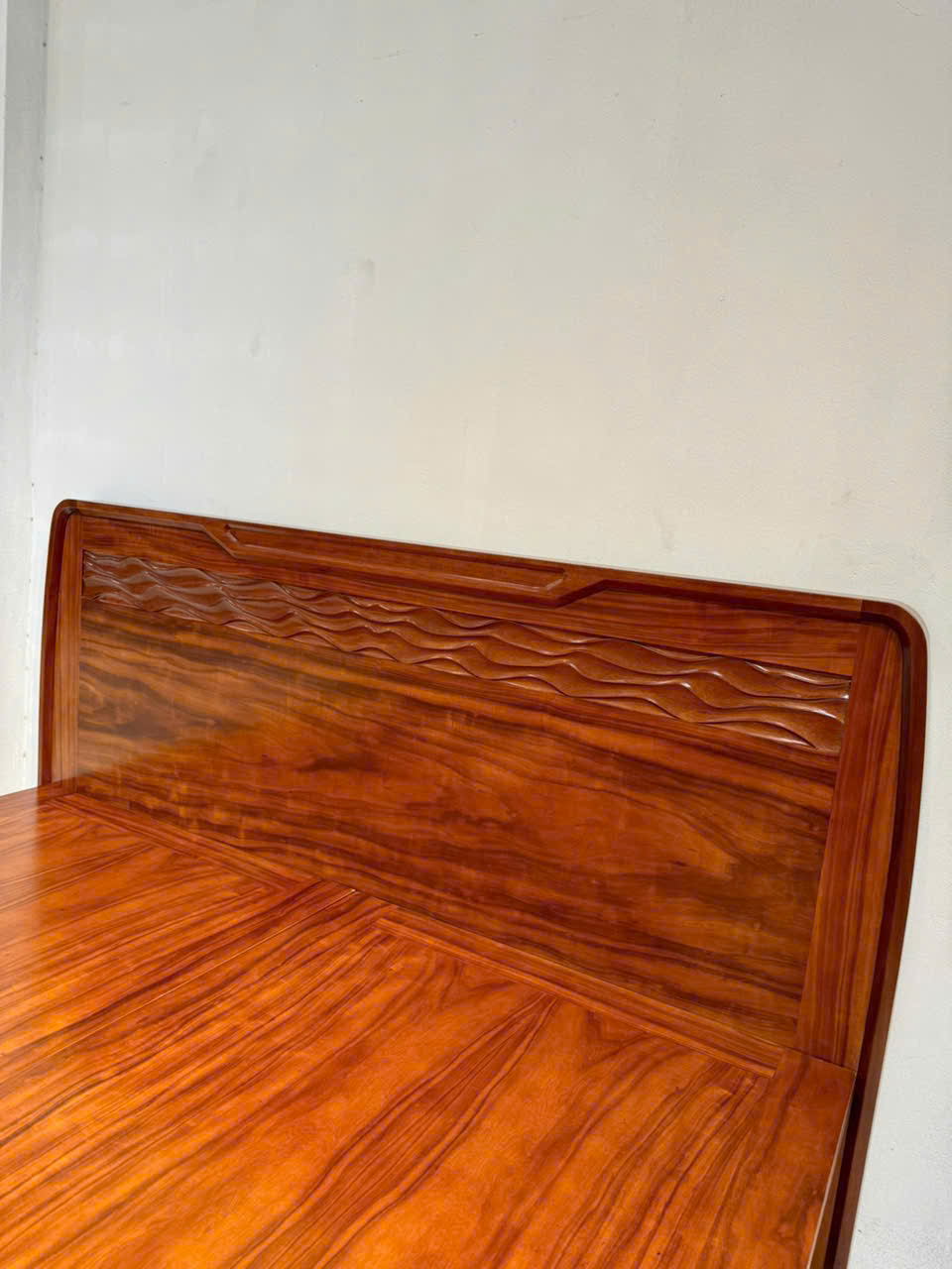 Giường ngủ gỗ cẩm