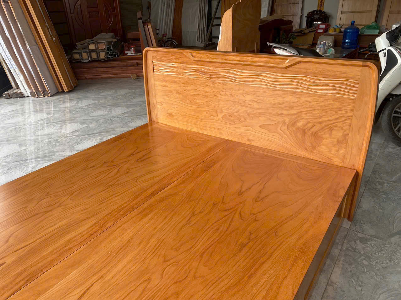 Giường ngủ gỗ gõ