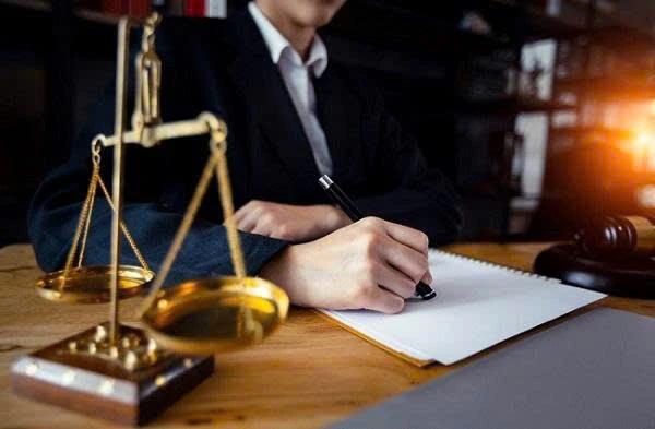 Đột Phá Cải Cách Thủ Tục Hành Chính: Luật Sư Không Còn Cần Điều Kiện 