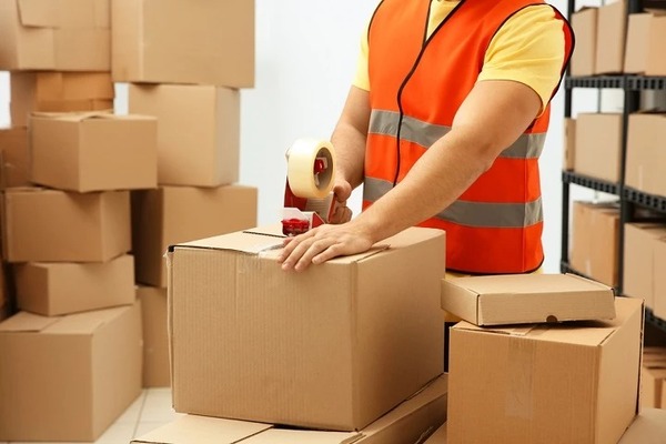 Đóng gói cũng là 1 bước trong cách gửi hàng qua giao hàng nhanh mà bạn  cần biết