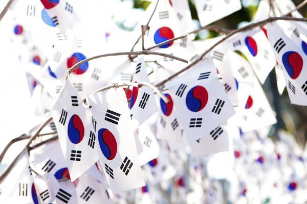 Ý nghĩa lá cờ Hàn Quốc: Lá cờ Hàn Quốc có ý nghĩa rất sâu sắc, đại diện cho sự tự do, công bằng và hạnh phúc. Cùng với sự đoàn kết của cả dân tộc, lá cờ Hàn Quốc trở thành biểu tượng của sự kiêu hãnh và tự hào về đất nước. Nếu bạn đang tìm hiểu về ý nghĩa của lá cờ Hàn Quốc, hãy đến và xem hình ảnh liên quan đến nó để cảm nhận sâu sắc hơn.
