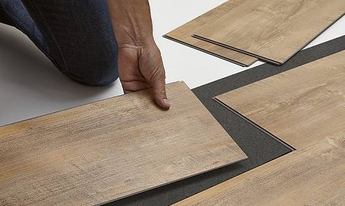 Nên chọn sàn gỗ công nghiệp hay sàn nhựa Tấm ốp tường 3D | Xốp dán ...